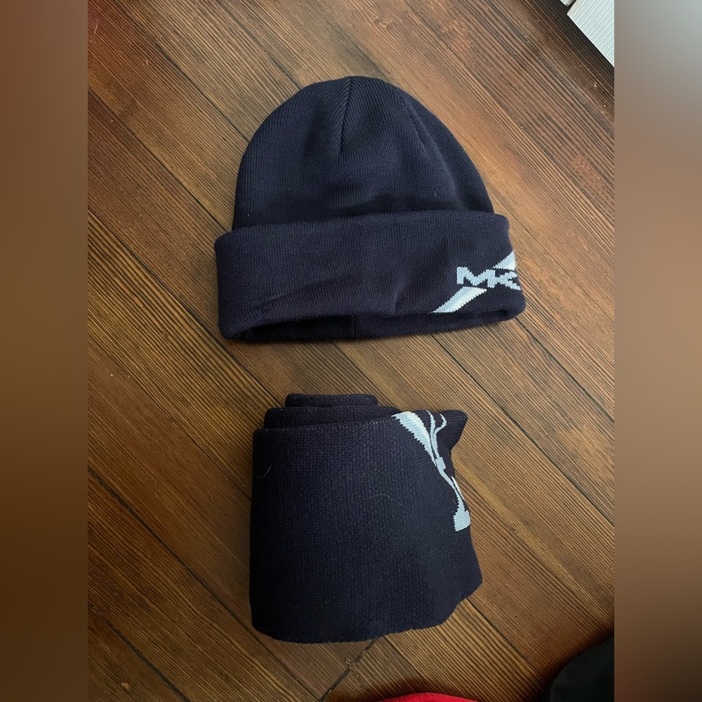 Michael Kors Beanie/Scarf Set
